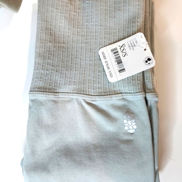 FREE PEOPLE  MOVEMENT NWT GOOD Karma leggings in sea glass green XS/S - Picture 2 of 7